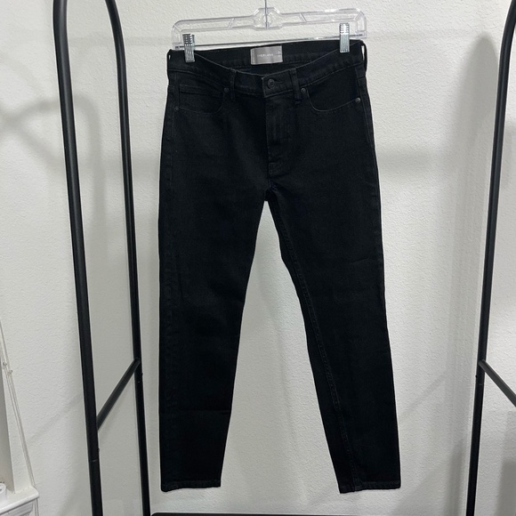 EVERLANE | Classic Closet Staple The Original Cheeky® Jean in Black | Size 27 - Picture 5 of 8